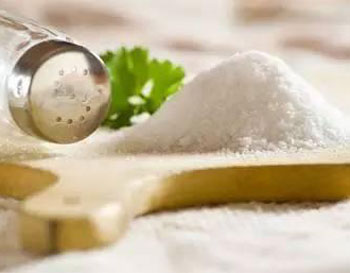 脸过敏发红痒可以用盐水洗脸吗