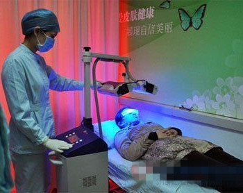 蓝光能治激素脸吗  激素脸 美白祛黄 第2张