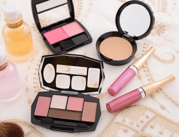 脸上用什么化妆品都过敏怎么办  化妆品 过敏 怎么办 美白祛黄 第3张