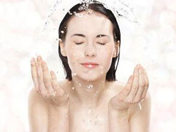 脸上过敏起痘怎么办  过敏起痘 美白祛黄 第3张