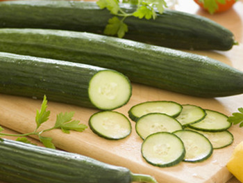 敏感肌肤可以用黄瓜敷脸吗