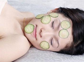 敏感肌肤可以用黄瓜敷脸吗  美白祛黄 第2张