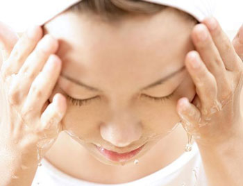 脸上过敏突然起了很多痘痘怎么办