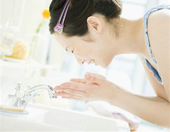 激素脸用什么洗脸最好  激素脸 美白祛黄 第2张