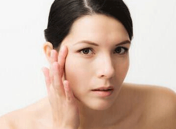 用化妆品脸过敏肿了怎么消除  化妆品 美白祛黄 第3张