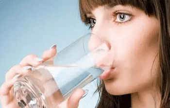 秋季脸上过敏很干怎么补水  脸上过敏 美白祛黄 第2张