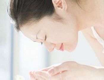 脸上过敏可以用生理盐水敷脸吗  脸上过敏 美白祛黄 第3张