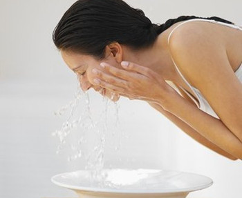 激素脸的症状，激素脸的治疗方法有啥  激素脸 方法 美白祛黄 第2张