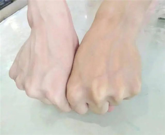 懒人最爱美白效果显著的素颜霜「V7服帖 阿玛尼养肤」