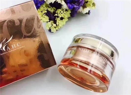 懒人最爱美白效果显著的素颜霜「V7服帖 阿玛尼养肤」  素颜霜 第3张