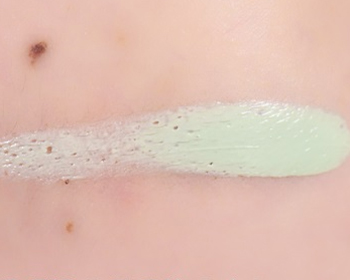 皮肤泛红怎么选粉底液色号，正确的才好看  粉底液 皮肤泛红 美白祛黄 第2张