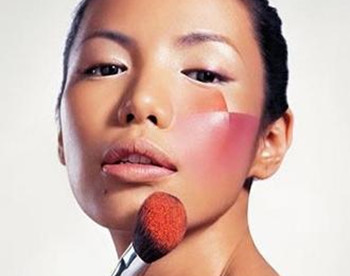 潮红什么意思，怎样改善面部潮红  面部 美白祛黄 第2张