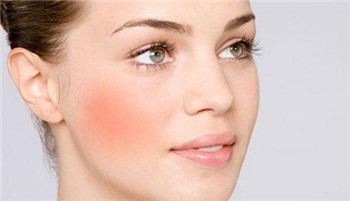 潮红的皮肤适合哪类化妆品