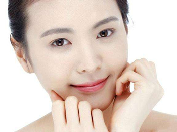 角质层薄能用爽肤水吗，