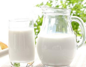 角质薄能用牛奶洗脸吗，牛奶洗脸的方法  角质层薄 牛奶洗脸 美白祛黄 第2张