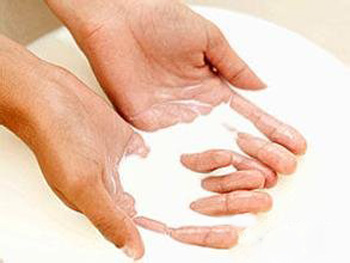 角质薄能用牛奶洗脸吗，牛奶洗脸的方法  角质层薄 牛奶洗脸 美白祛黄 第3张