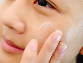 维生素E胶丸增厚角质层吗，怎样使用有效  增厚角质层用产品 美白祛黄 第2张