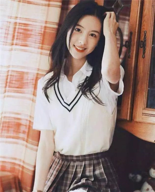 脸上有这3个特征的女生，妥妥的校花脸