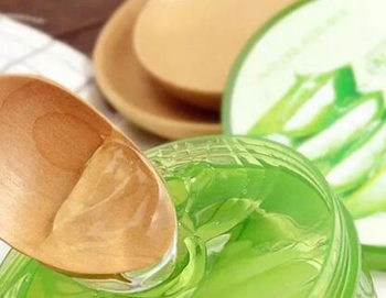 脸上泛红可以用芦荟胶修复吗，怎么用  芦荟胶 美白祛黄 第2张