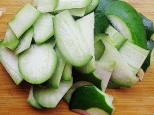 红血丝皮肤用什么蔬菜敷脸，五种推荐  蔬菜 敷脸 美白祛黄 第6张