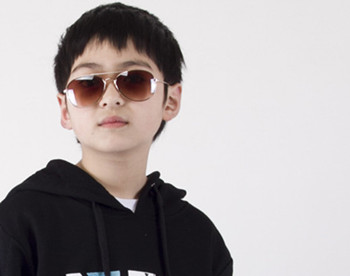 12岁的男孩脸上有红血丝正常吗  12岁 男孩 脸上 美白祛黄 第2张