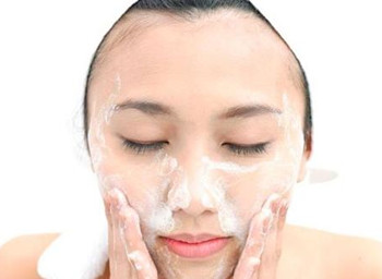 皮肤干有红血丝，用什么护肤品  皮肤干 美白祛黄 第2张