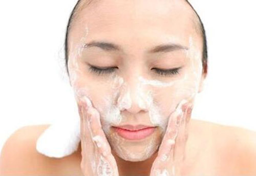 干性敏感肌用什么洗面奶好,五款弱酸性温润洗面奶推荐 洗面奶 干性 弱酸性 美白祛黄 第1张 干性敏感肌用什么洗面奶好,五款弱酸性温润洗面奶推荐 洗面奶 干性 弱酸性 美白祛黄 第1张