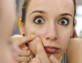 敏感肌和痘痘肌的区别，快速分辨的方法  敏感肌 痘痘肌 美白祛黄 第4张