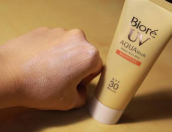 碧柔防晒霜适合敏感肌吗，哪款可用  防晒霜 碧柔 美白祛黄 第2张