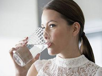 皮肤基底层缺水的症状你知道吗  基底层 症状 皮肤 美白祛黄 第7张