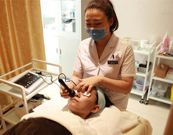 水氧适合敏感肌肤做吗  敏感肌肤专用护肤品 美白祛黄 第2张