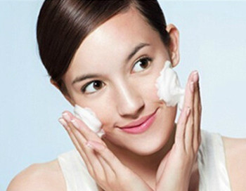 碧柔洗面奶敏感肌肤用哪款合适