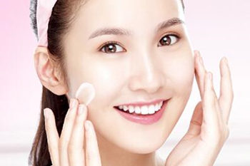 敏感肌卸妆水和卸妆乳哪个好  卸妆乳 卸妆水 敏感肌 美白祛黄 第4张