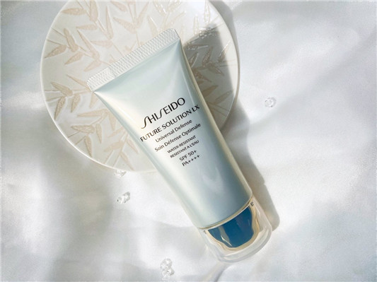 资生堂网友今夏力推No.1顶级防御精华乳边晒边抗老，打造清爽润泽好命肌