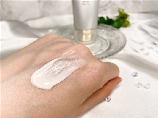 资生堂网友今夏力推No.1顶级防御精华乳边晒边抗老，打造清爽润泽好命肌  乳液 脸部防晒 改善细纹 美白 自然无负担 改善暗沉 得赏品 夏季 台湾 柔嫩 柔顺 滋润 保湿 不黏腻 不油腻 明亮 自然 好吸收 服贴 光滑 第4张