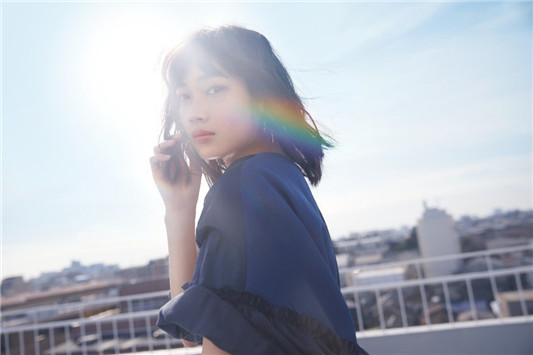 OPERA 光透镜润限定色，轻轻一抹立即拥有柔嫩美唇