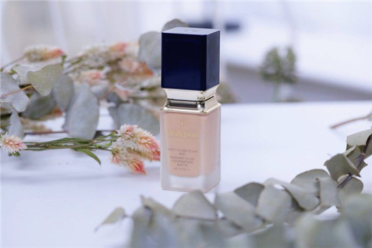 轻熟女必备护肤粉底，肌肤之钥钻光柔雾修护粉底液