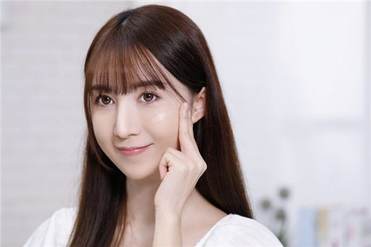 轻**必备护肤粉底，肌肤之钥钻光柔雾修护粉底液  第3张