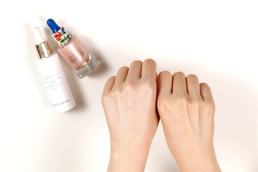 DG Beauty 全新Solar Glow系列，伪素颜妆必备  第2张