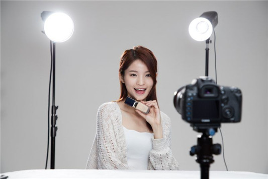 上妆时间愈久妆感愈漂亮，肌肤之钥钻光柔雾修护粉底液