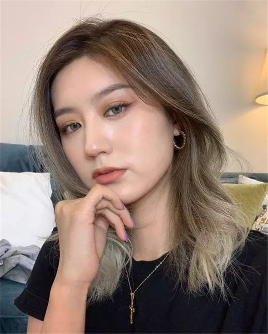 为什么有些女人化妆很在行，却化不出美人感大概是这几点  妆容 口红 粉底 第3张