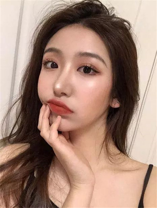 为什么有些女人化妆很在行，却化不出美人感大概是这几点  妆容 口红 粉底 第5张