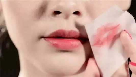 每天都「涂口红」的女人，几年后会发生什么变化看完你就懂了  口红 唇部 导致 第4张