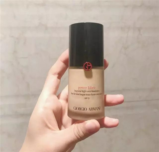 四款大牌粉底液测评「雅诗兰黛遮瑕 阿玛尼轻薄」  粉底液 测评 第2张