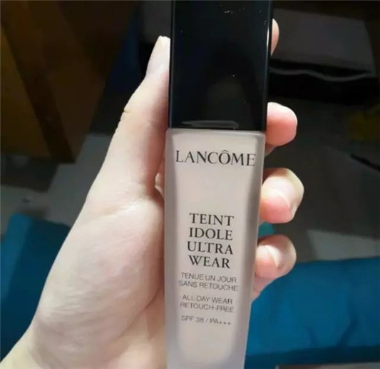 四款大牌粉底液测评「雅诗兰黛遮瑕 阿玛尼轻薄」  粉底液 测评 第3张