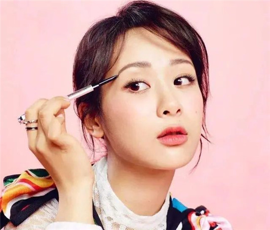 7个步骤完成日常妆，10分钟就能搞定「土妞逆袭女神」  化妆 第7张