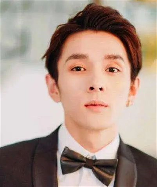 李佳琦一年要试色「上千支口红」，为什么嘴巴还那么Q弹  口红 嘴巴 第4张