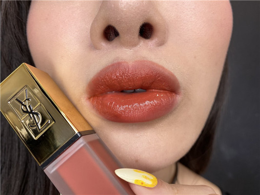 圣罗兰2020七夕情人节限定，猎爱讯号情慾狂放  唇膏 唇露 香水 香精 淡香精 新品 ** 滋润 香味 ** 清新 闪烁 雾面 细緻 轻盈 宝宝 疗癒香氛 春季彩妆 唇彩新品 雾面唇膏 第4张