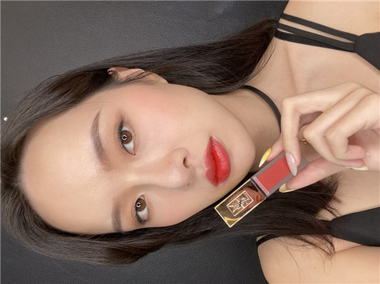 圣罗兰2020七夕情人节限定，猎爱讯号情慾狂放  唇膏 唇露 香水 香精 淡香精 新品 ** 滋润 香味 ** 清新 闪烁 雾面 细緻 轻盈 宝宝 疗癒香氛 春季彩妆 唇彩新品 雾面唇膏 第5张