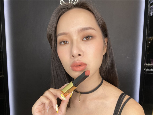 圣罗兰2020七夕情人节限定，猎爱讯号情慾狂放  唇膏 唇露 香水 香精 淡香精 新品 ** 滋润 香味 ** 清新 闪烁 雾面 细緻 轻盈 宝宝 疗癒香氛 春季彩妆 唇彩新品 雾面唇膏 第11张